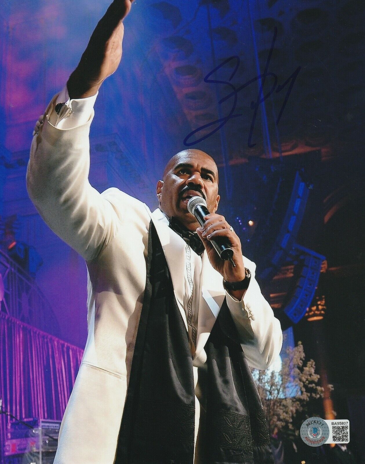 STEVE HARVEY Signed 8x10 Photo Poster painting with Beckett COA (BAS)