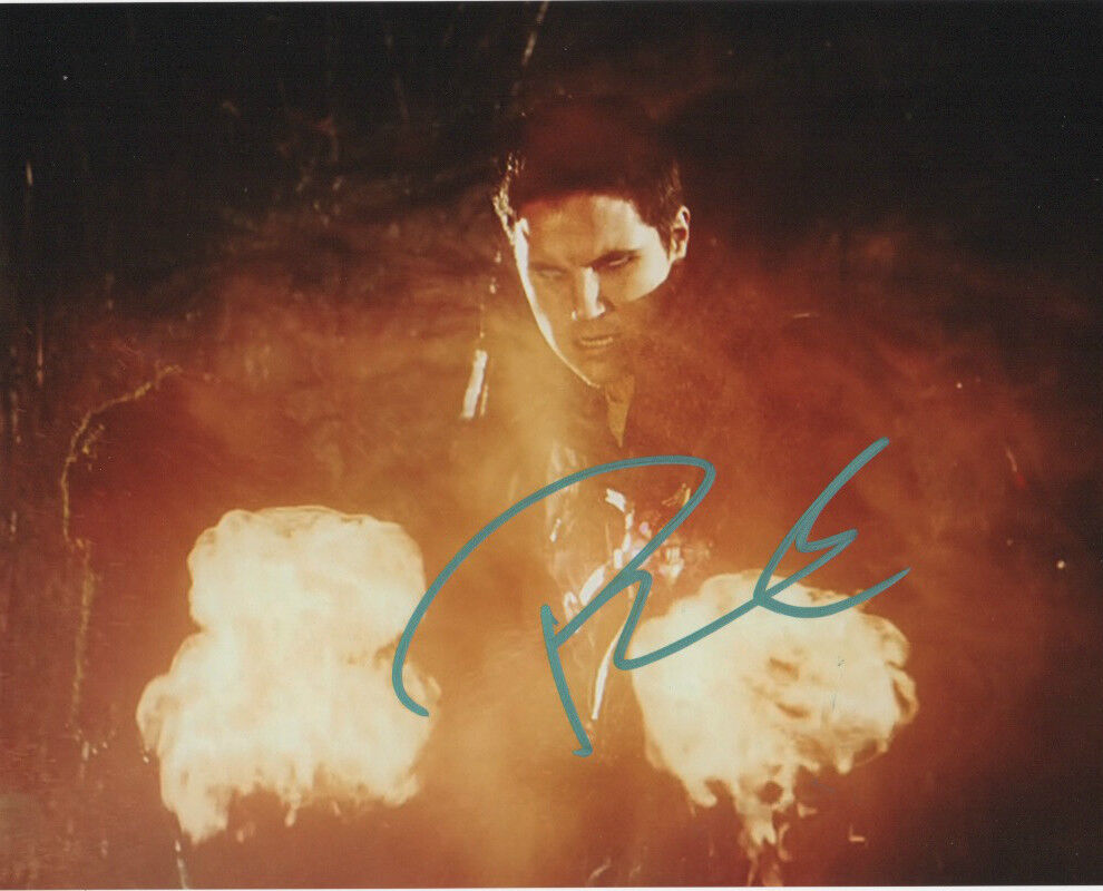 Robbie Amell Flash Autographed Signed 8x10 Photo Poster painting COA B