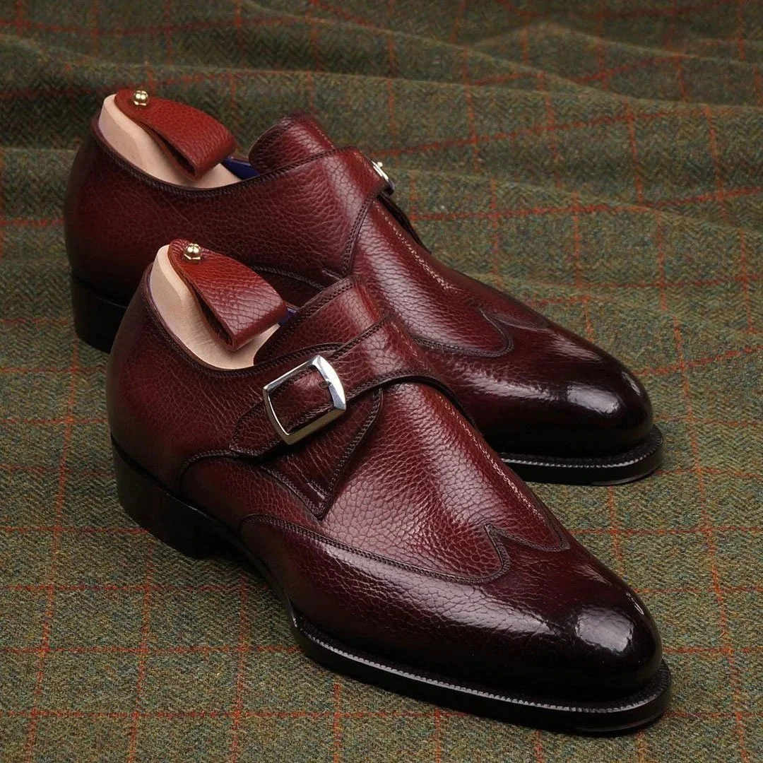 Handmade fashionable pointed leather shoes