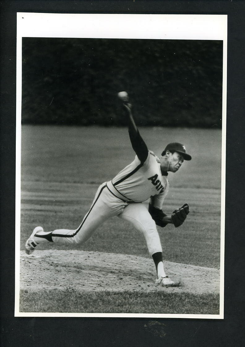 J.R. Richard pitching circa 1970's Press Original 4 x 6 Photo Poster painting Houston Astros