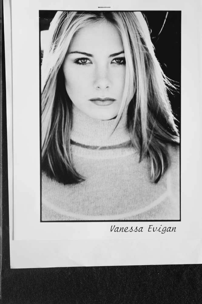 Vanessa Evigan - 8x10 Headshot Photo Poster painting with Resume - Young & the Restless