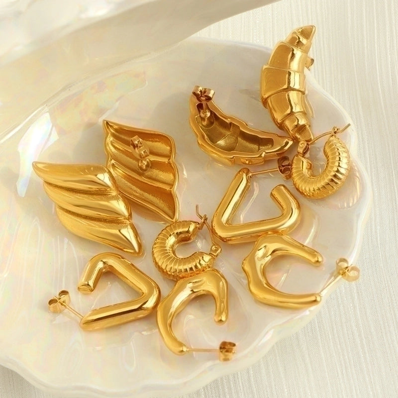 1 Pair Elegant Vintage Style Triangle Croissant Rhombus Pleated 304 Stainless Steel Titanium Steel 18K Gold Plated Ear Studs