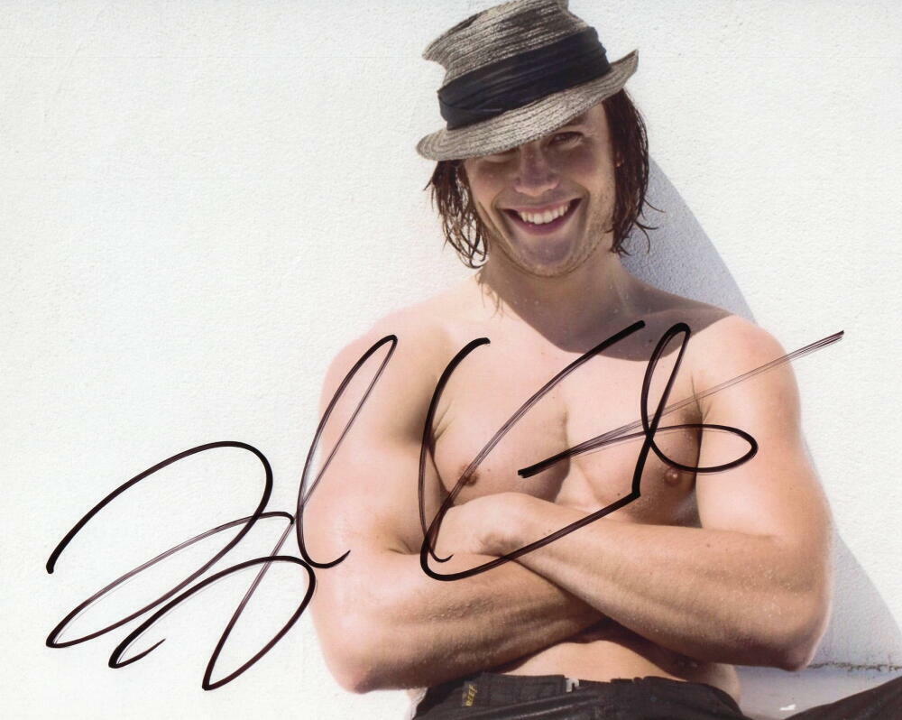 TAYLOR KITSCH SIGNED AUTOGRAPH 8X10 Photo Poster painting - SHIRTLESS FRIDAY NIGHT LIGHTS STUD B