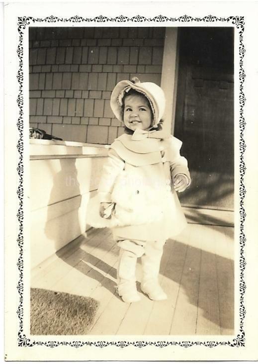 Found ANTIQUE Photo Poster painting bw YOUNG GIRL 1930's CHILD Snapshot VINTAGE 111 16 H