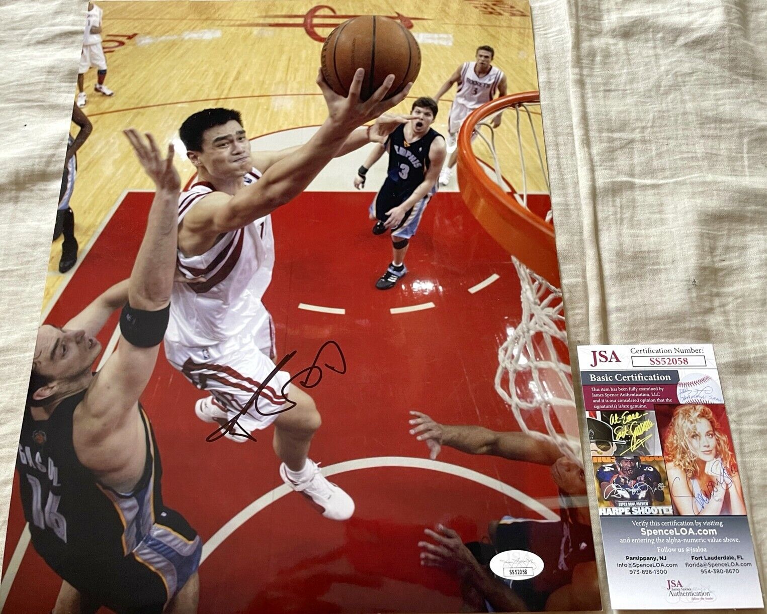 Yao Ming autographed signed autograph auto Houston Rockets 11x14 Photo Poster painting (JSA COA)