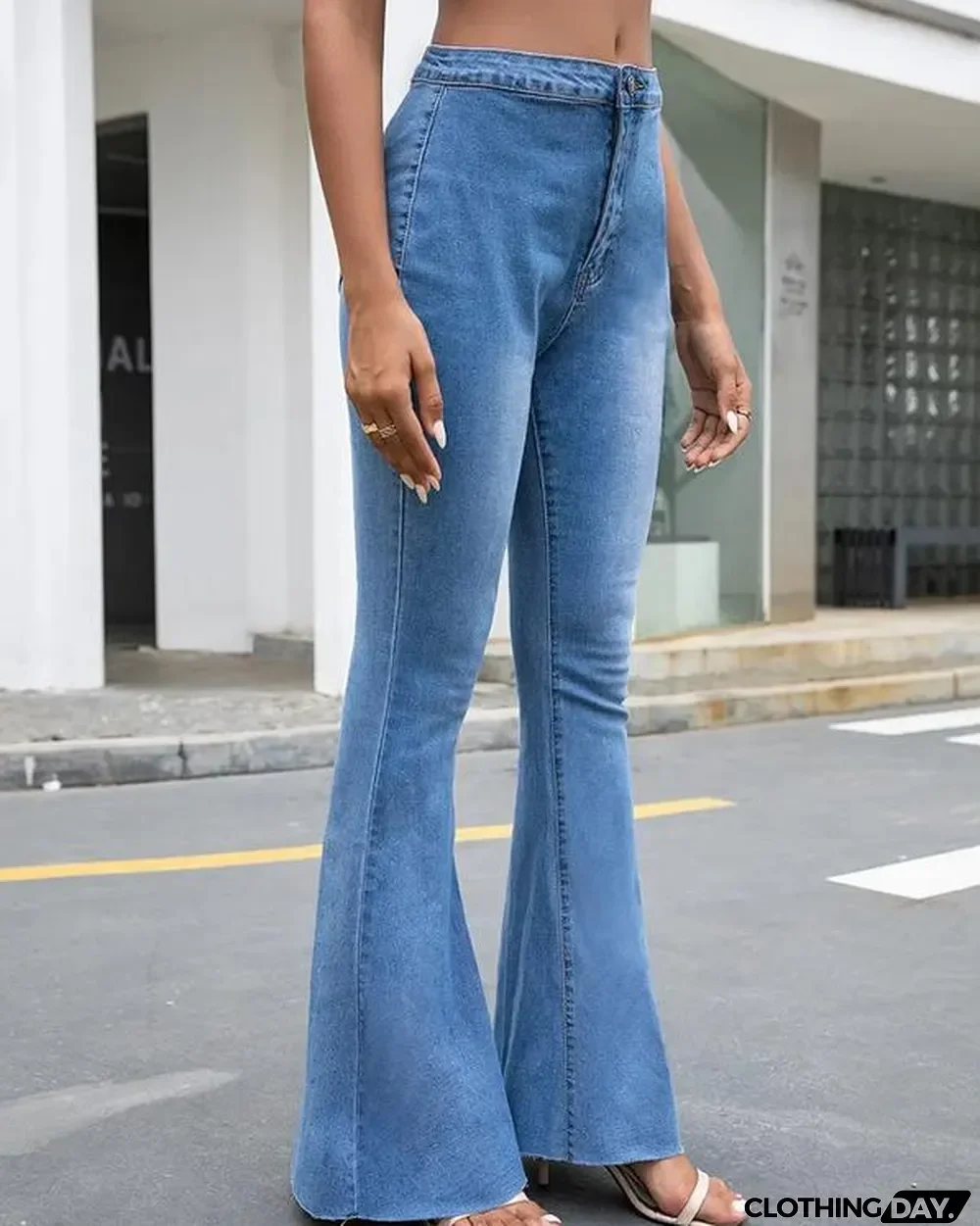 Simple Cut Flare Jeans