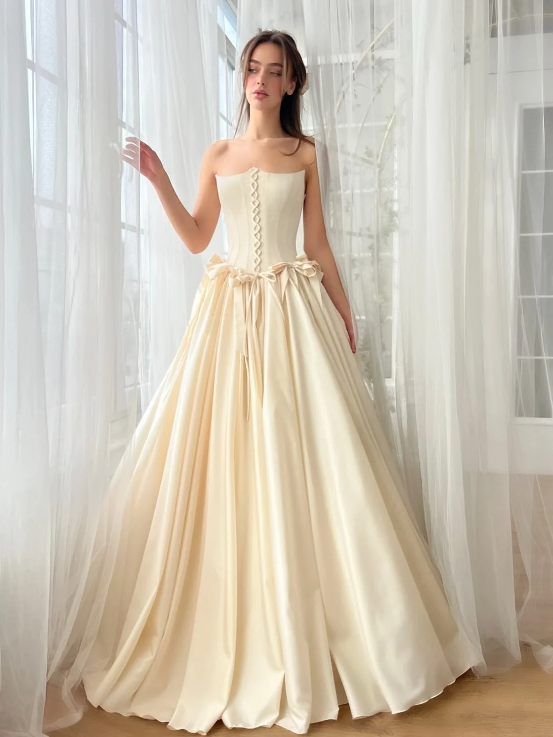 Off-White Elegant Satin Strapless Sleeveless Long A-Line Prom Dress With Pleated And Bows | YK0828 Wellcucu