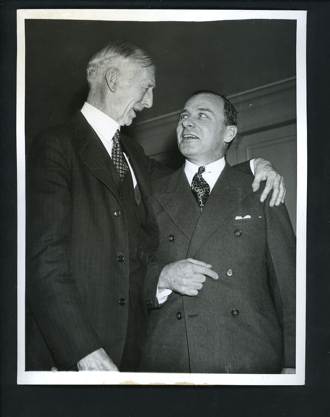 Connie Mack & Jimmy Dykes make trade 1941 Type 1 Press Photo Poster painting A's White Sox