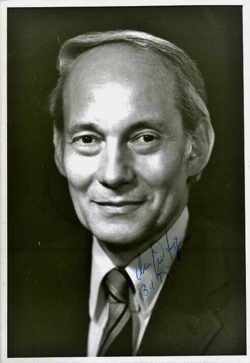 MANFRED EIGEN Signed Photo Poster painting - Nobel Prize in Chemistry