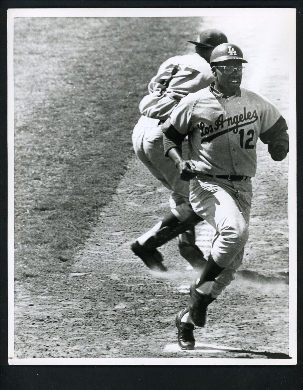 Tommy Davis crosses home plate circa 1960's Press Photo Poster painting Los Angeles Dodgers