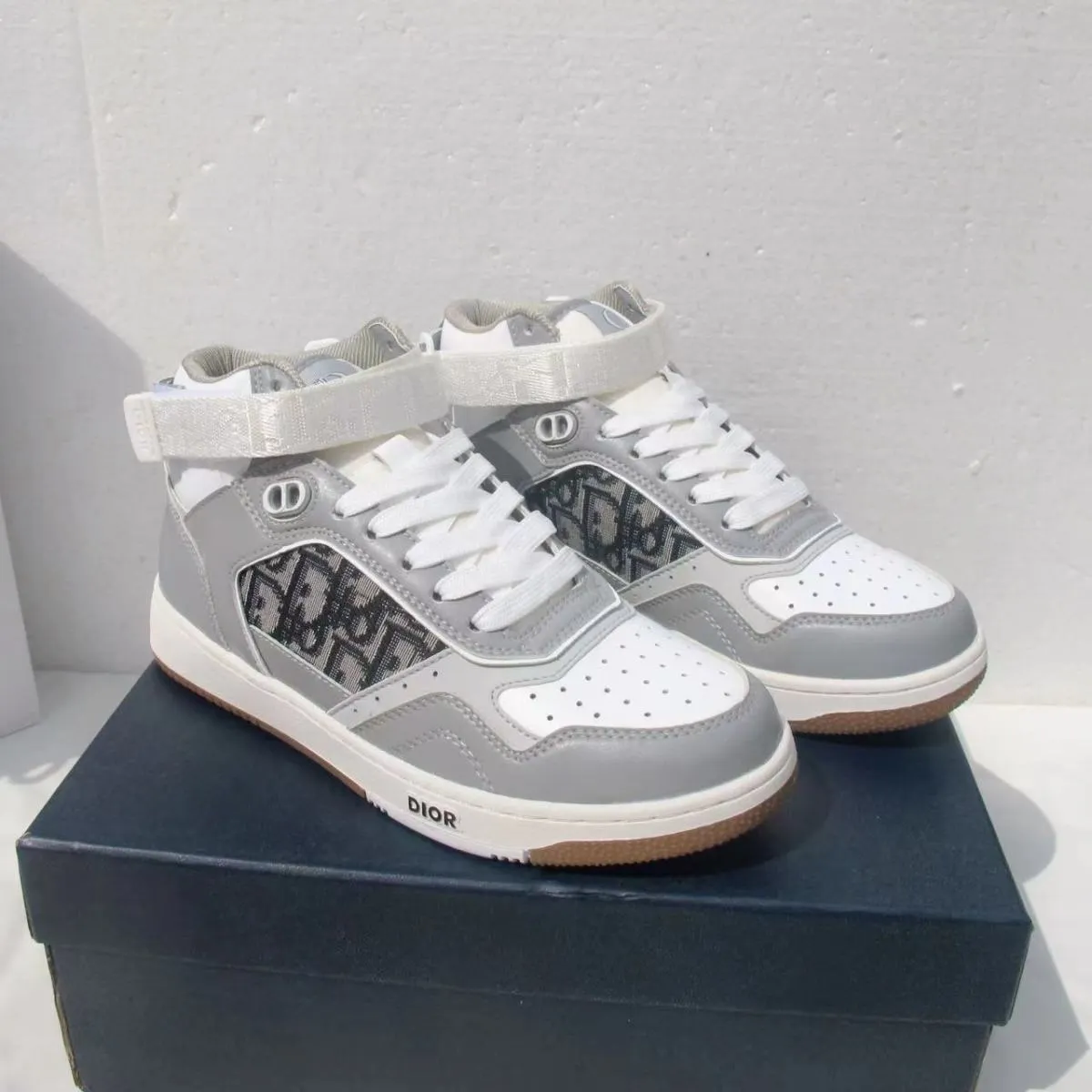 Fashion Brand New Presbyopic All-Matching Embroidered Thick-Soled High-Top Comfortable Warm Lace up Casual Men and Women Fashion Fashion Letters