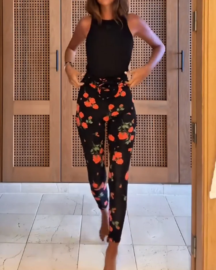 Sleeveless printed two piece suit