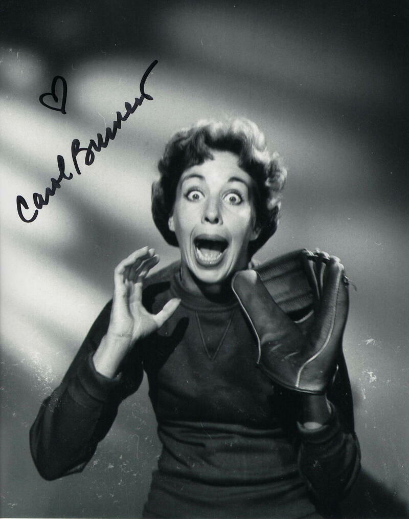 CAROL BURNETT SIGNED AUTOGRAPH 8X10 Photo Poster painting - HOLLYWOOD ICON, COMEDY GENIUS, RARE