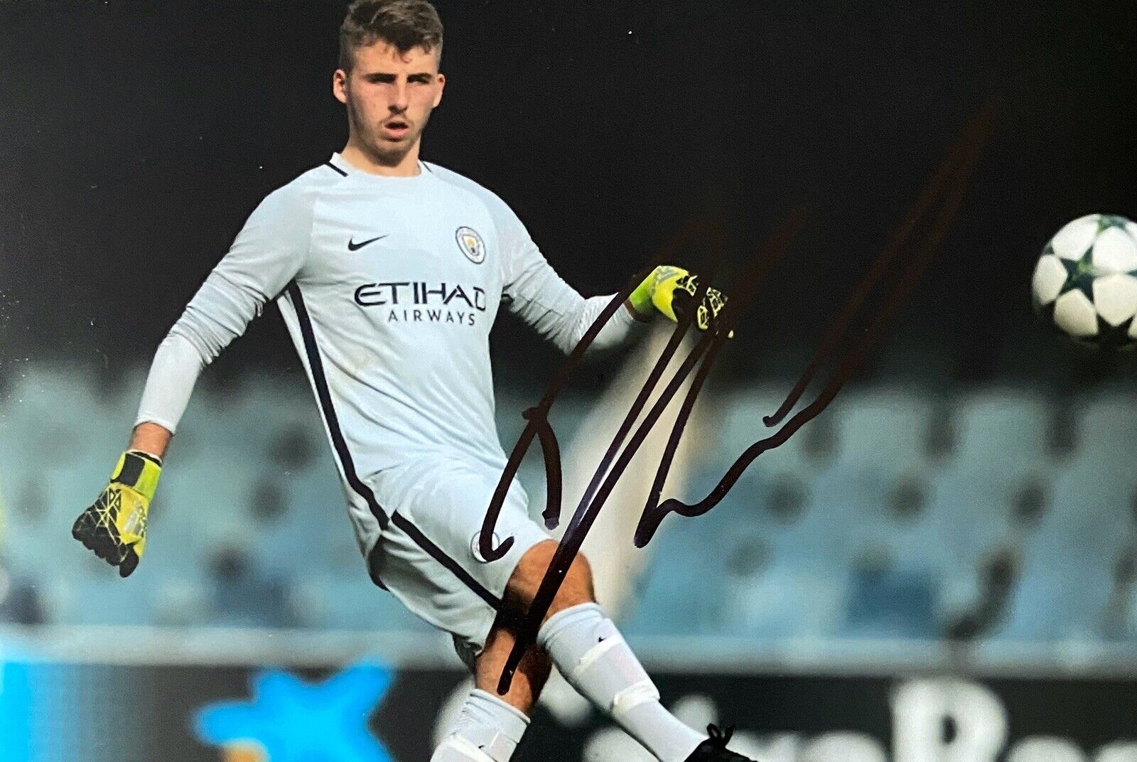 Daniel Grimshaw Genuine Hand Signed 6X4 Photo Poster painting - Manchester City 7