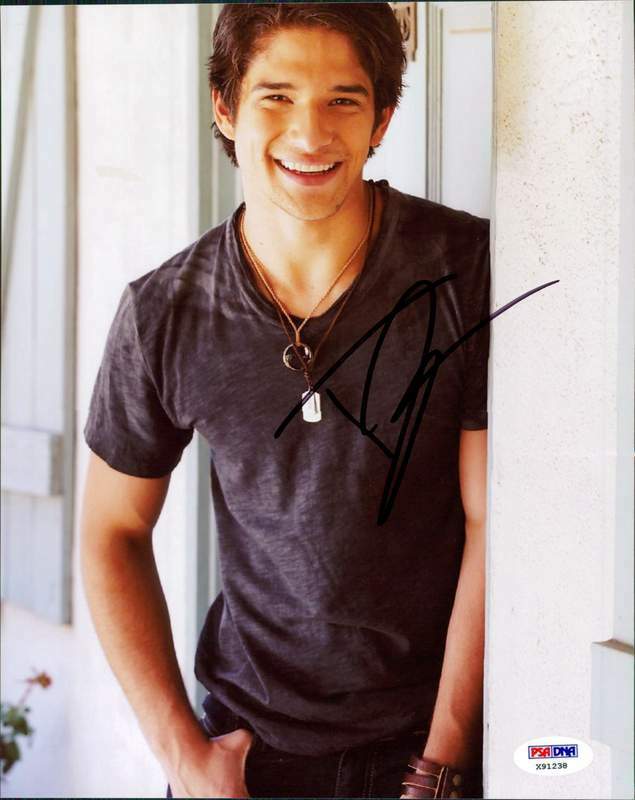 Tyler Posey PSA/DNA authentic signed 8x10 Photo Poster painting |CERT Autographed B00018