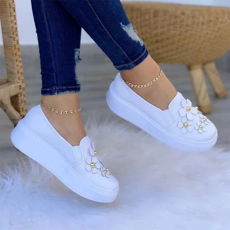 Women Low-top Round Toe Flower Decorative Loafers