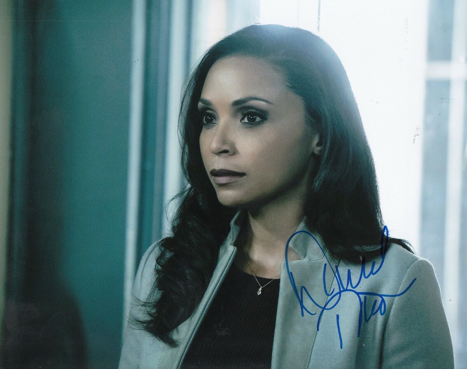 DANIELLE NICOLET signed (THE FLASH) 8X10 Photo Poster painting *Cecille Horton* W/COA #1