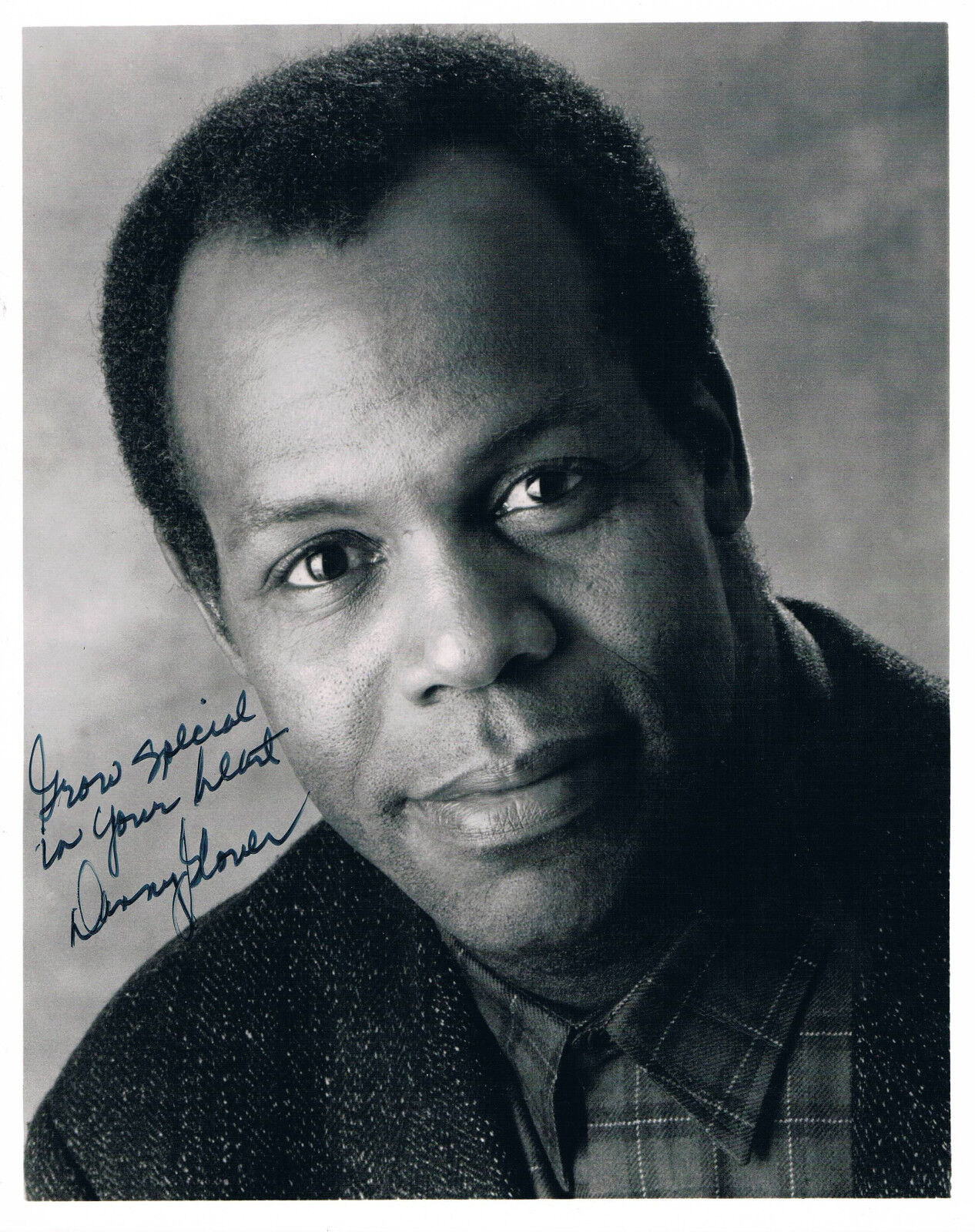 Danny Glover 1946- genuine autograph 8x10