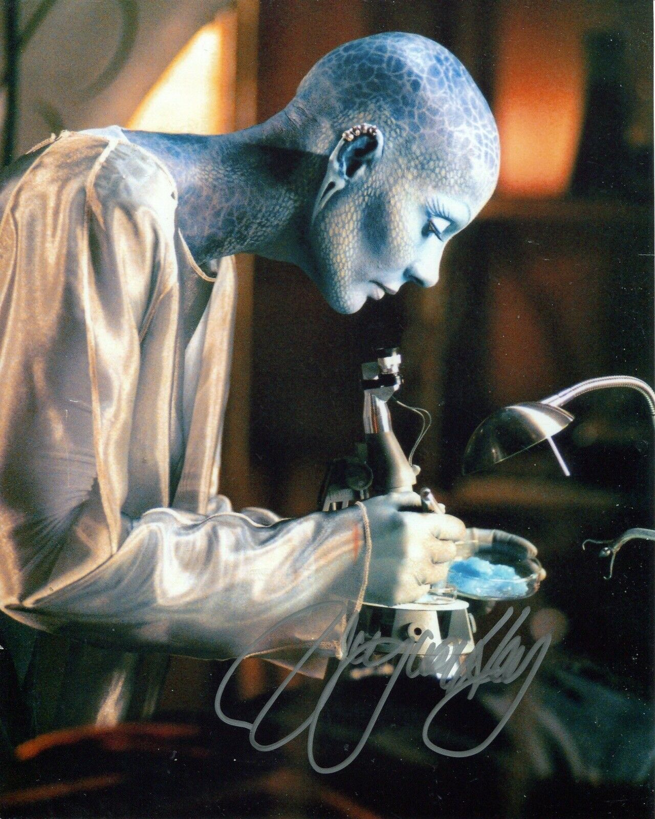 Actress Virginia Hey signed Sci-Fi series FARSCAPE 8x10 Photo Poster painting UACC DEALER