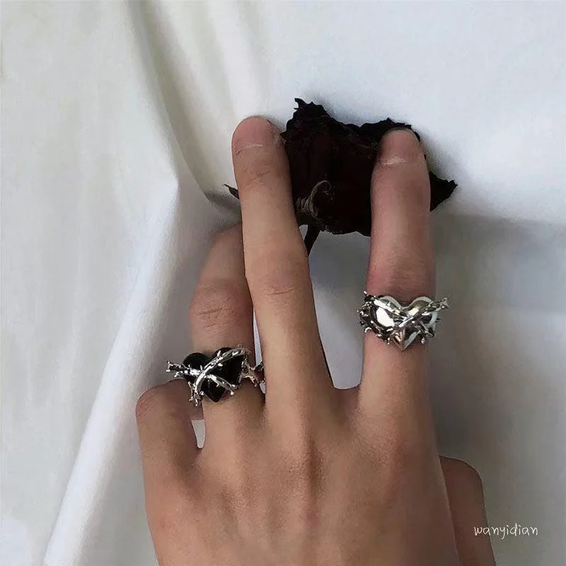 Imprisoned Heart Metal Thorn Love Ring