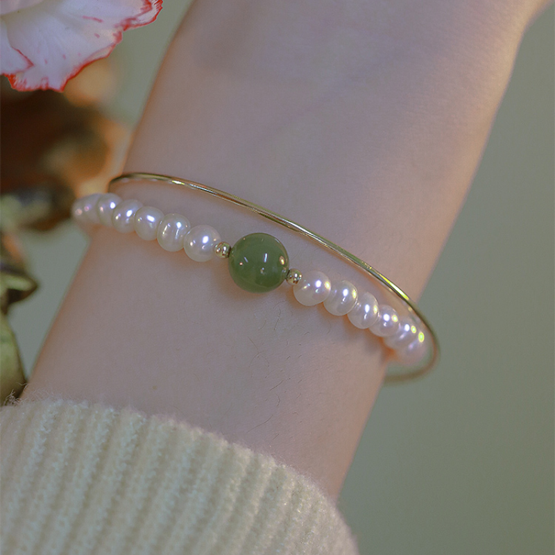 Glamour Freshwater pearl Emerald Jade stone bracelet