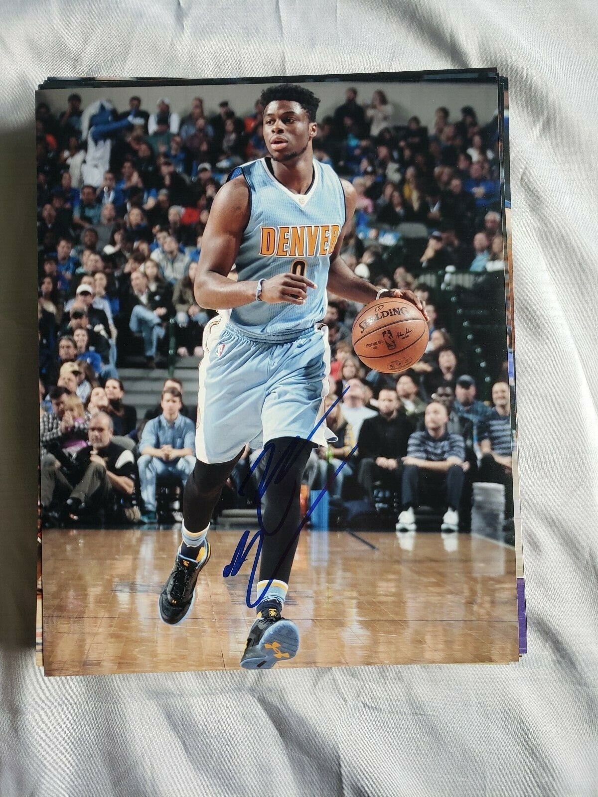 EMMANUEL MUDIAY DENVER NUGGETS SIGNED AUTOGRAPHED 8x10 Photo Poster painting COA BASKETBALL