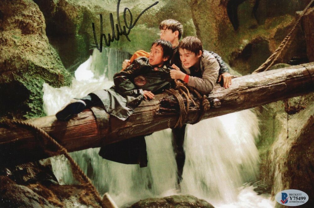 Jonathan Ke Quan Signed Goonies Data 8x10 Photo Poster painting w/Beckett Y75488 Ke Huy Quan