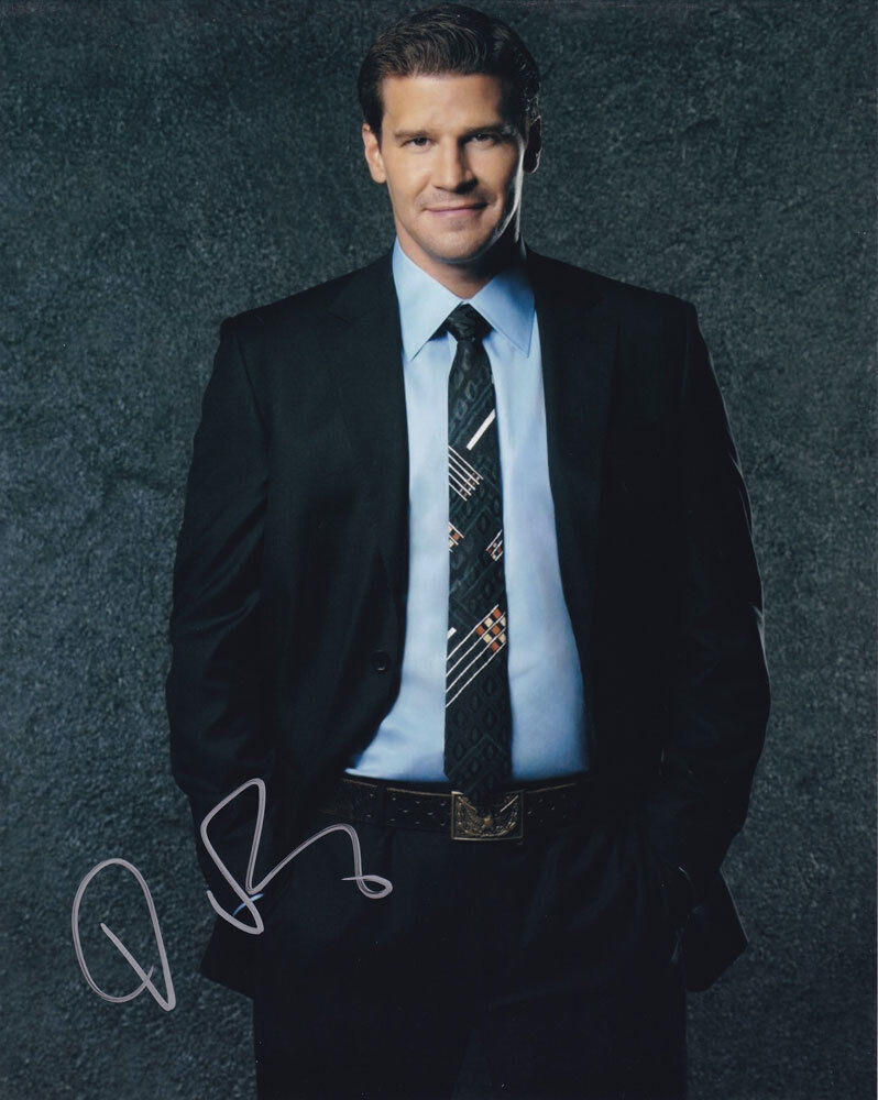 David Boreanaz AUTHENTIC Autographed Photo Poster painting SHA #55928