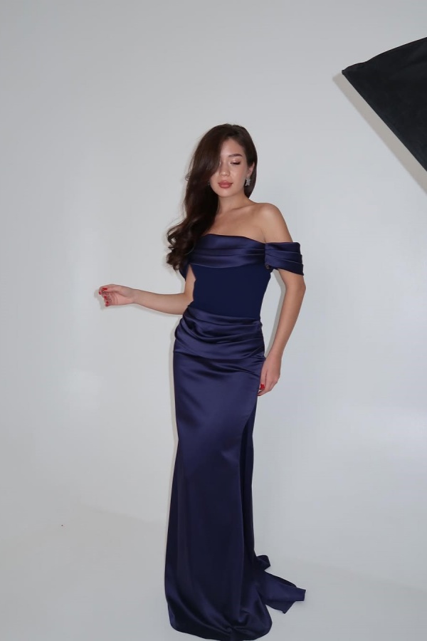 Lussooy Elegant Off-The-Shoulder Dark Purple Pleated Mermaid Prom Dress With Train 