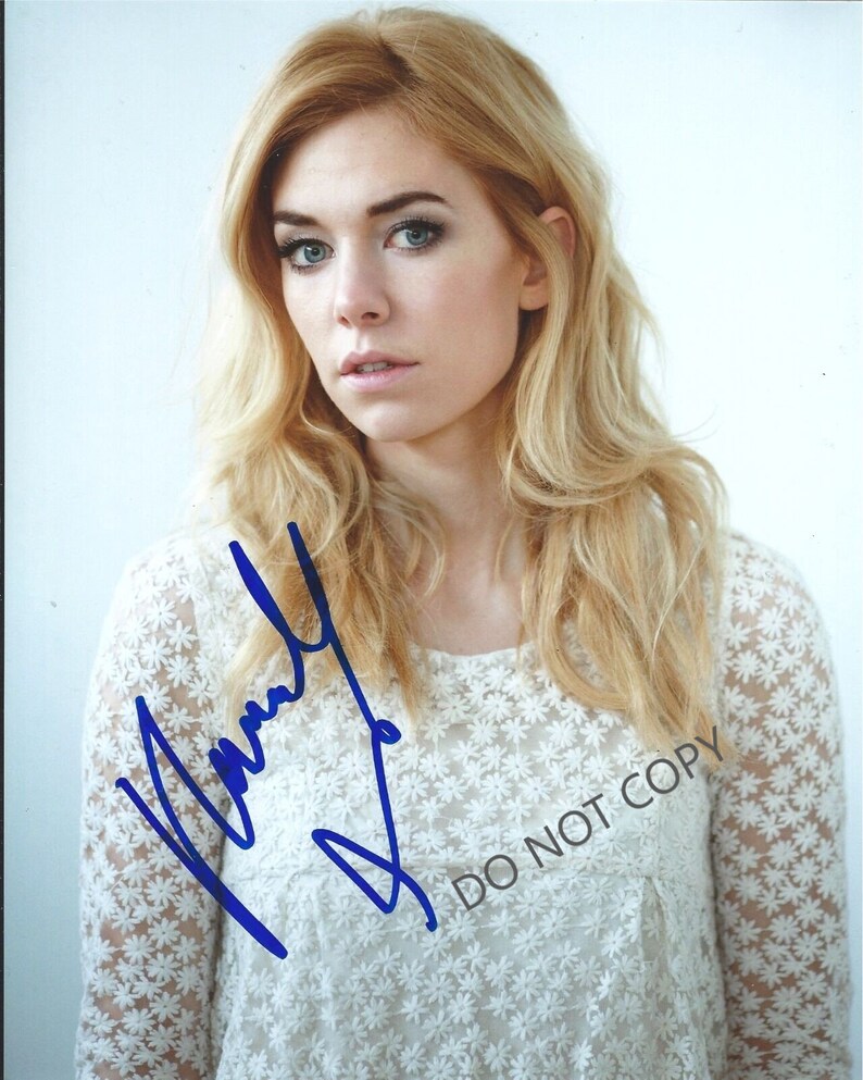 Vanessa Kirby 8 x10 20x25 cm Autographed Hand Signed Photo Poster painting