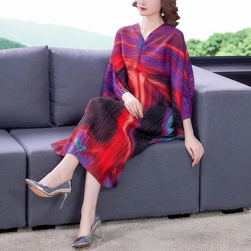 Pleated gradient contrast color bat sleeve dress