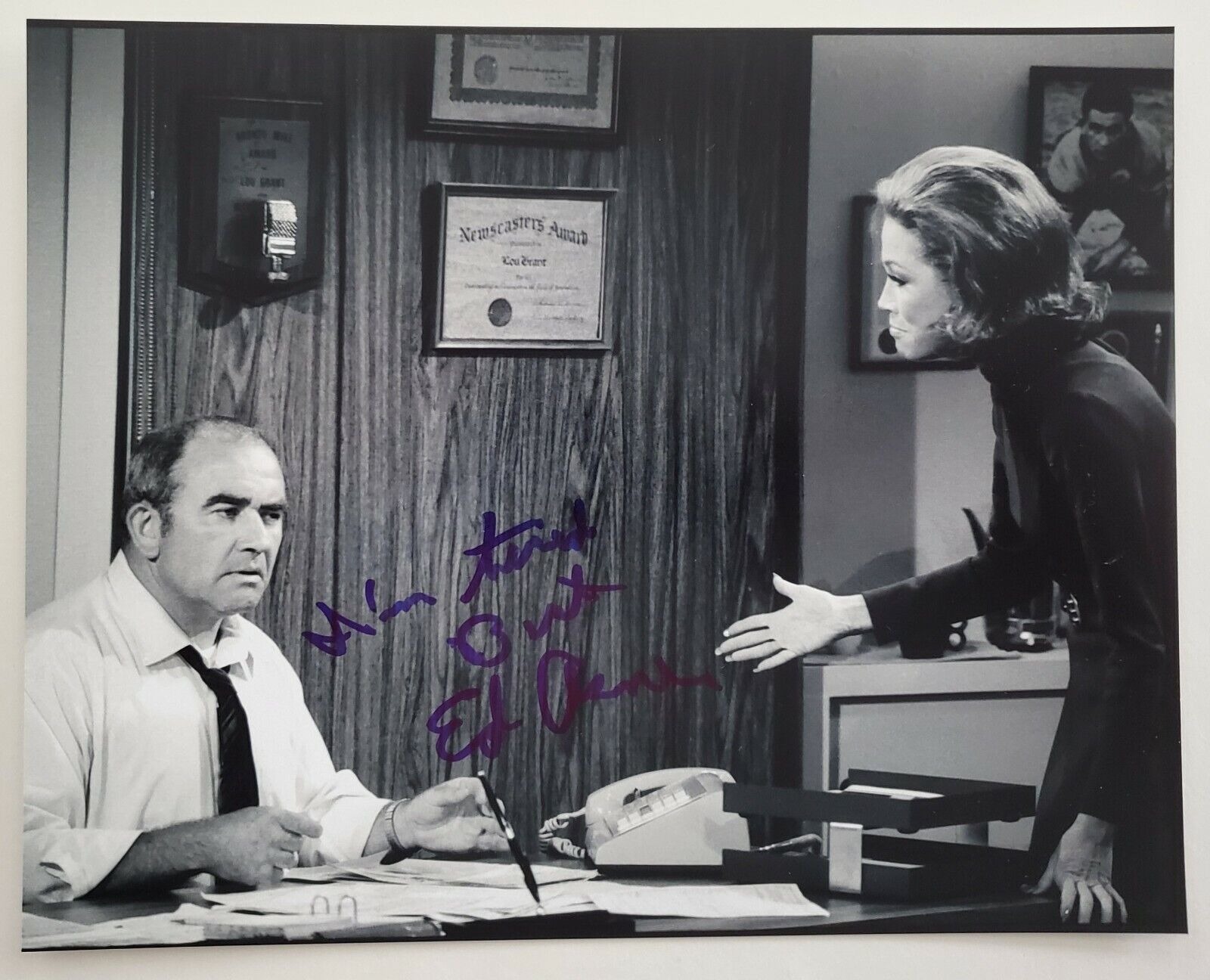 Ed Asner Signed Mary Tyler Moore Show Santa Clause 8x10 Photo Poster painting Actor Disney RAD