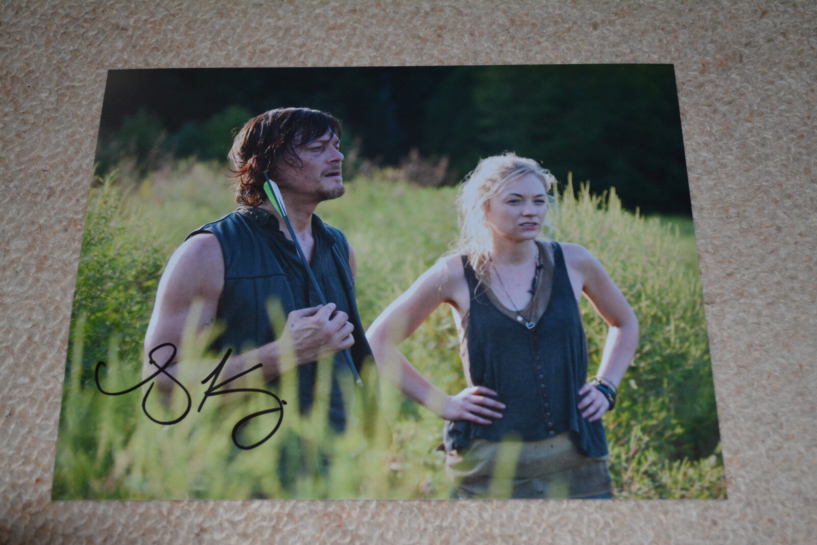 EMILY KINNEY signed autograph In Person 8x10 (20x25 cm) THE WALKING DEAD Beth