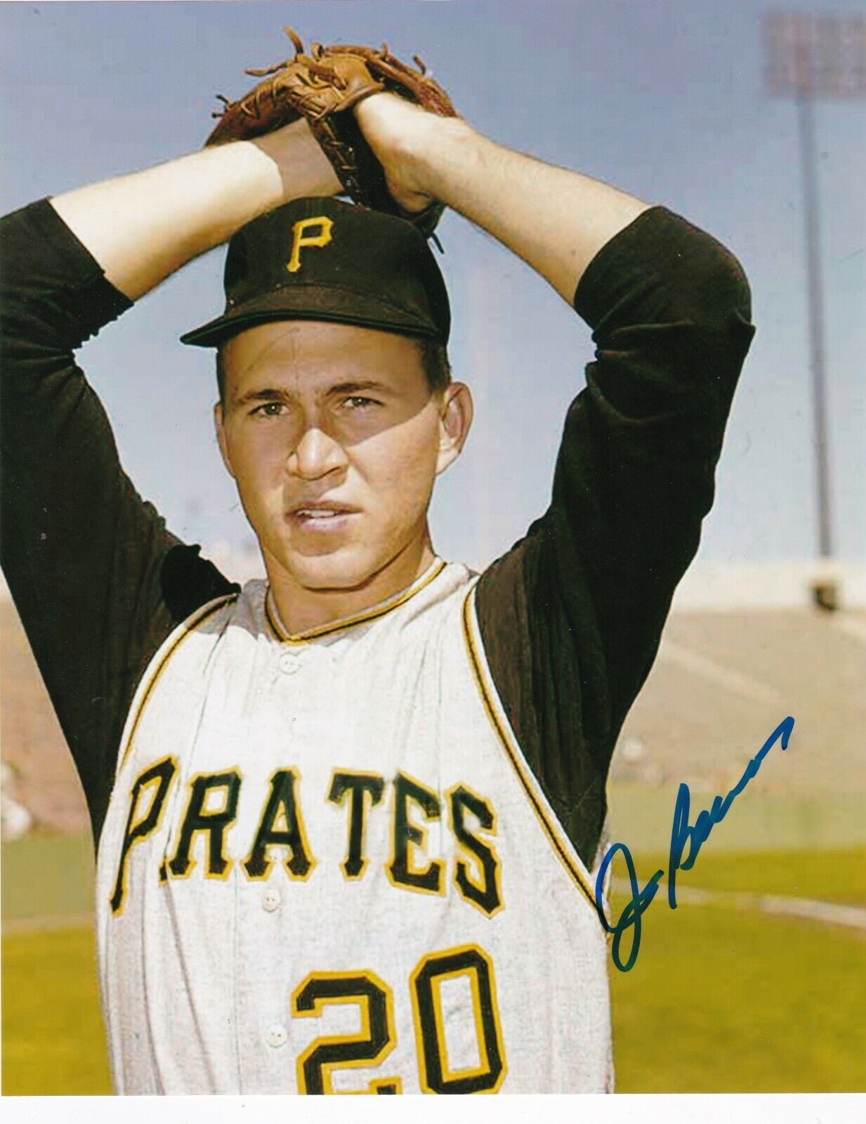 JOHN GELNAR PITTSBURGH PIRATES ACTION SIGNED 8x10