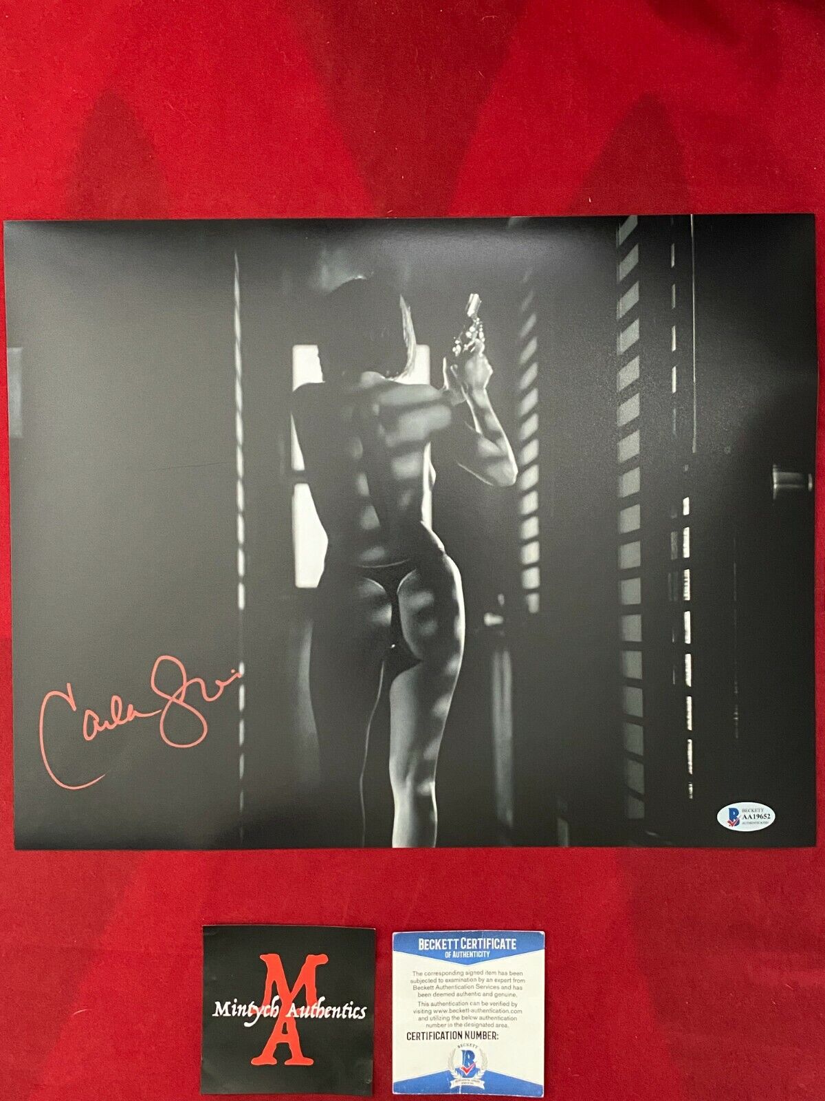 CARLA GUGINO AUTOGRAPHED SIGNED 11x14 Photo Poster painting! BECKETT COA! SIN CITY! LUCILLE!