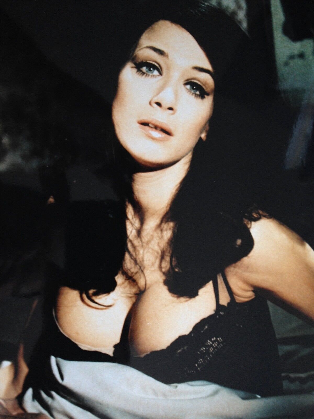 VALERIE LEON ( 3 ) - CARRY ON / BOND / HORROR ACTRESS - UNSIGNED Photo Poster paintingGRAPH