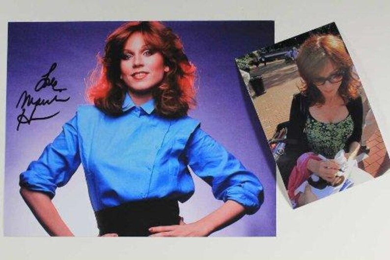 Marilu Henner Autographed Color Glossy 8x10 Photo Poster painting w/ Proof Photo Poster painting