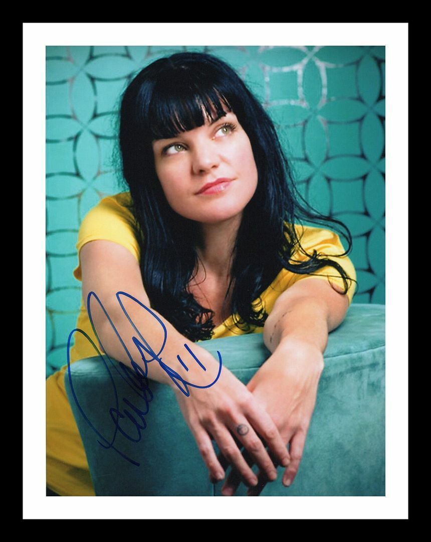 Pauley Perrette Autograph Signed & Framed Photo Poster painting