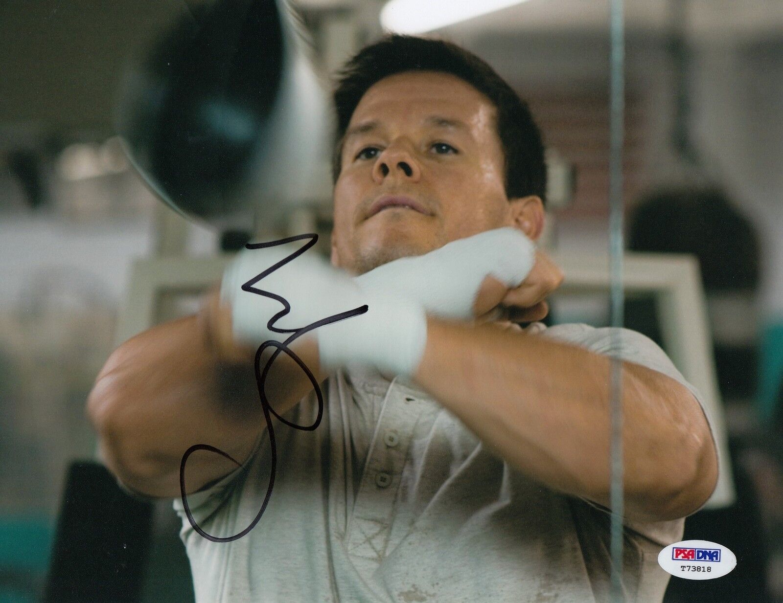 Mark Wahlberg signed *The Fighter* 8X10 Photo Poster painting PSA/DNA Authenticated T73818