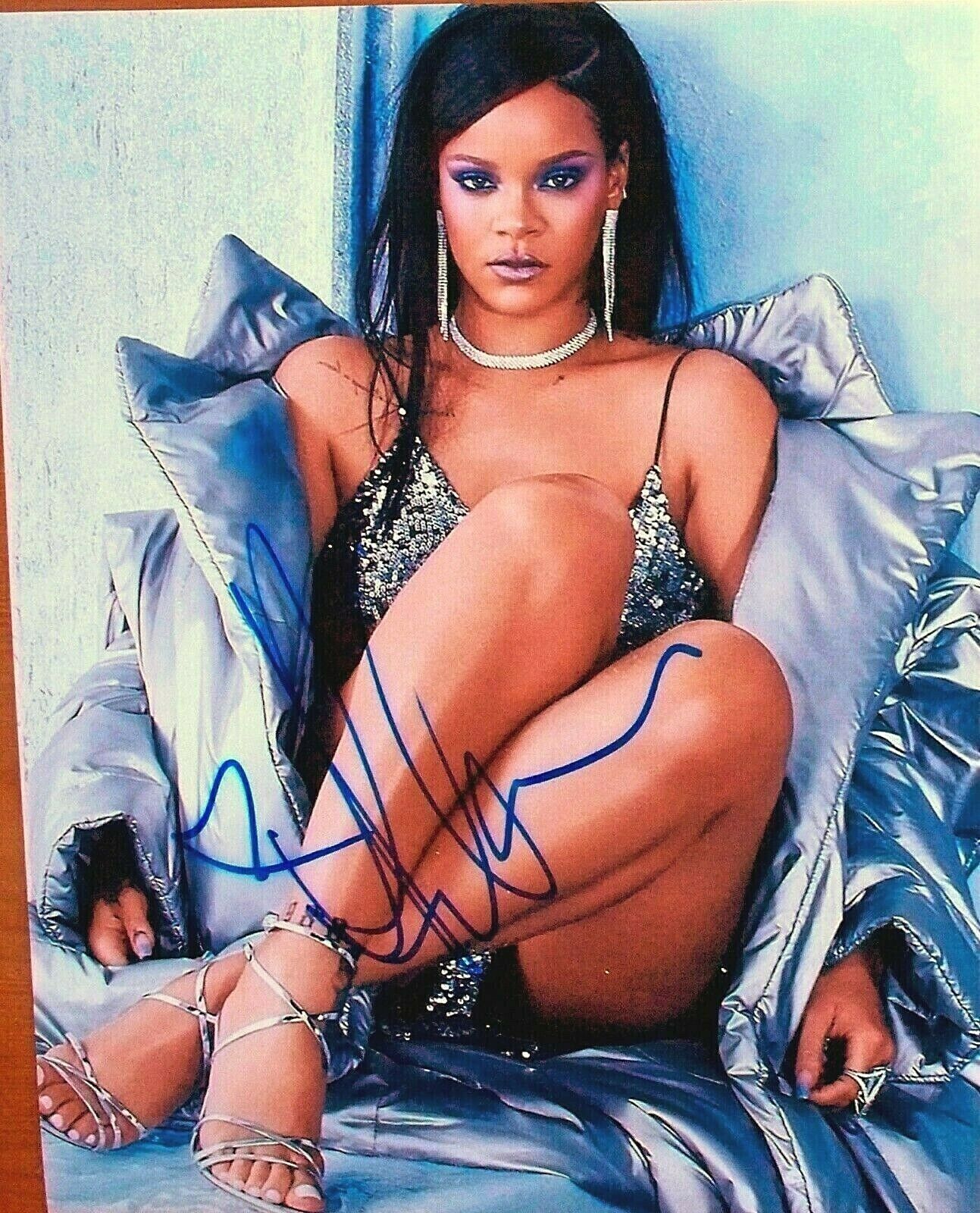 RIHANNA. Barbados singer. Hand Signed 8 x 10 Photo Poster painting. Fenty. New item. Full COA.