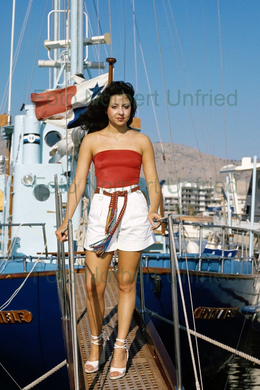 Vicky Leandros on A Boat Photo Poster painting 20 X 30 CM Without Autograph (Nr 2-84