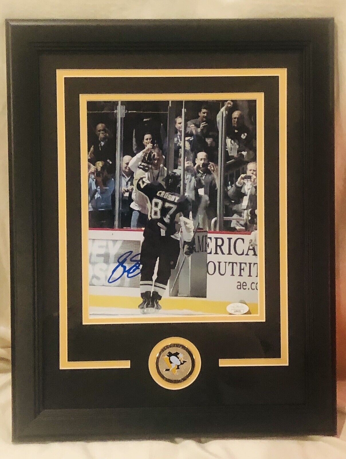 Sidney Crosby Framed Pittsburgh Penguins SIGNED 8X10 Photo Poster painting JSA Certificate