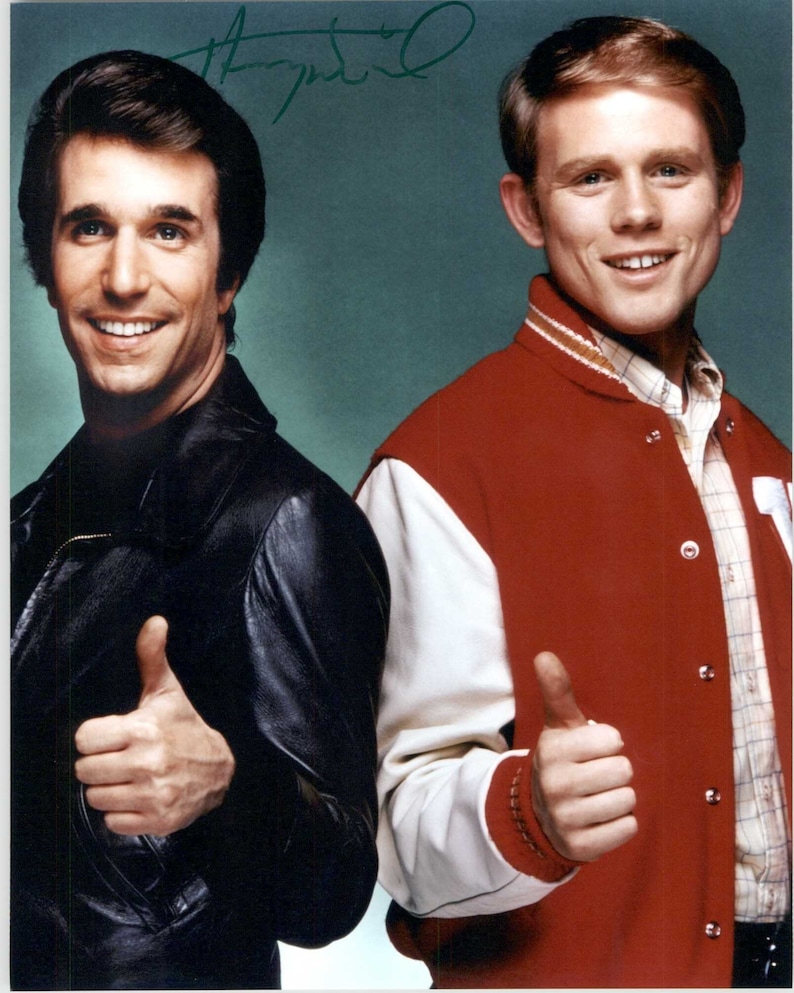 Henry Winkler Signed Autographed Happy Days Glossy 8x10 Photo Poster painting - COA Matching Holograms