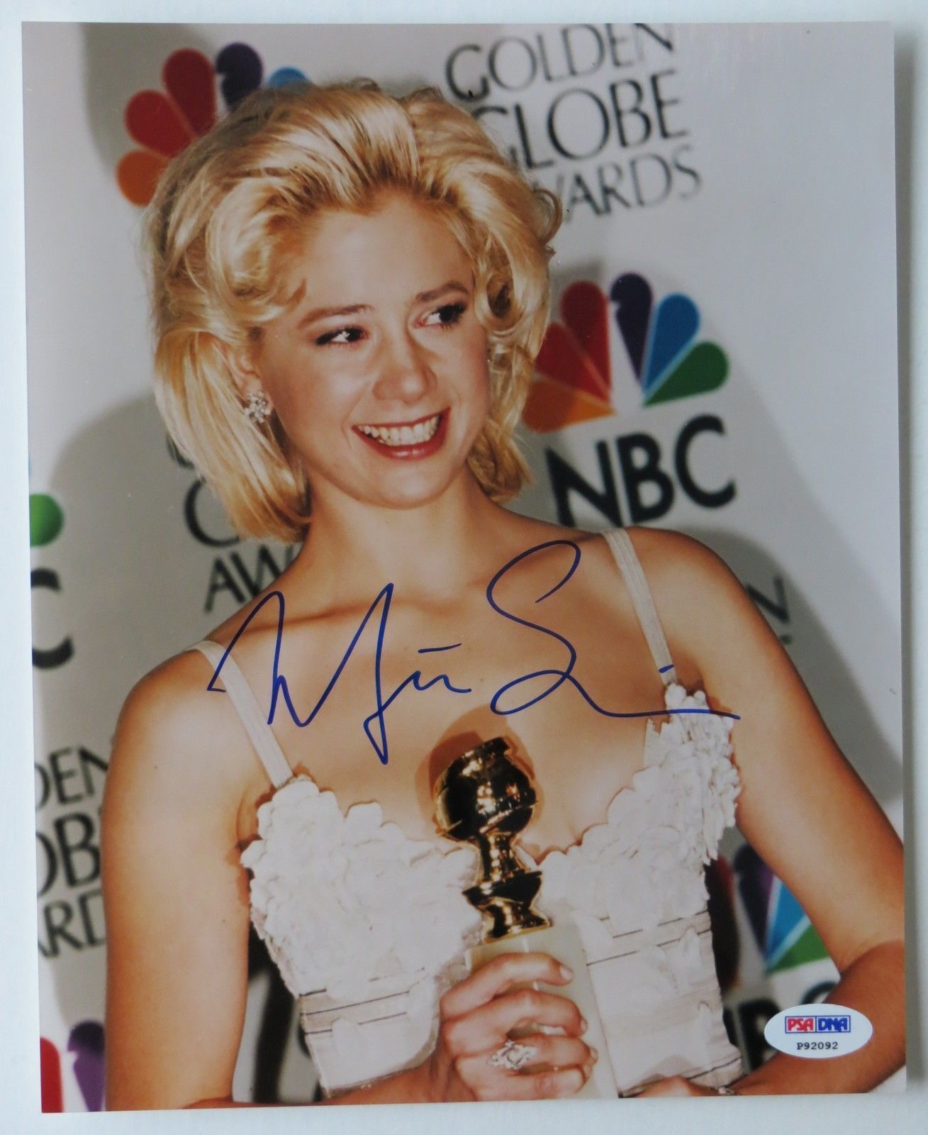 Mira Sorvino Signed Golden Globe Awards 8x10 Photo Poster painting (PSA/DNA) #P92092