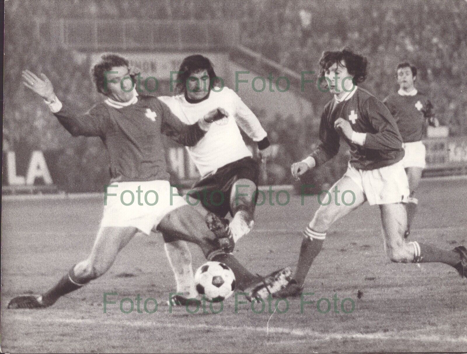 Gerd Müller DFB 1972 Sein 2:0 Against Switzerland 5:1 - Football Press Photo Poster painting (