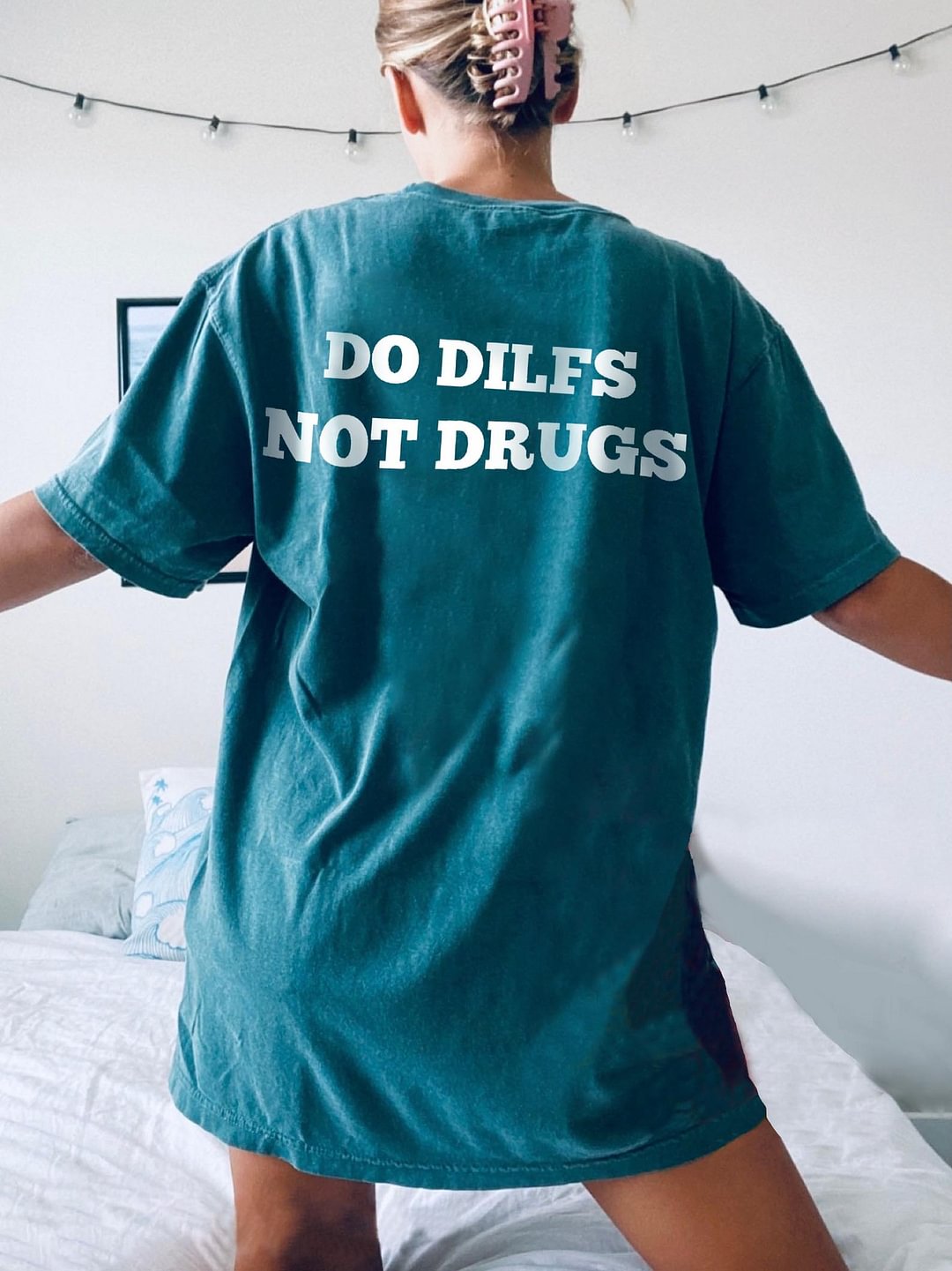 DO DILFS NOT DRUGS Women's Cotton Oversized T-Shirt