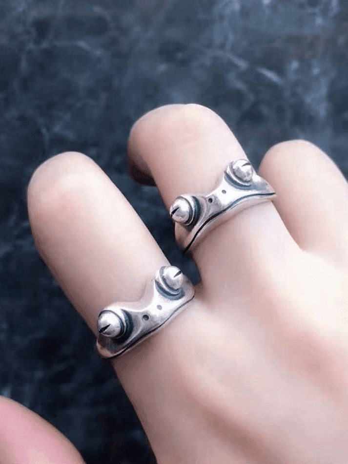 Brownm Vintage Frog Design Cuff Ring