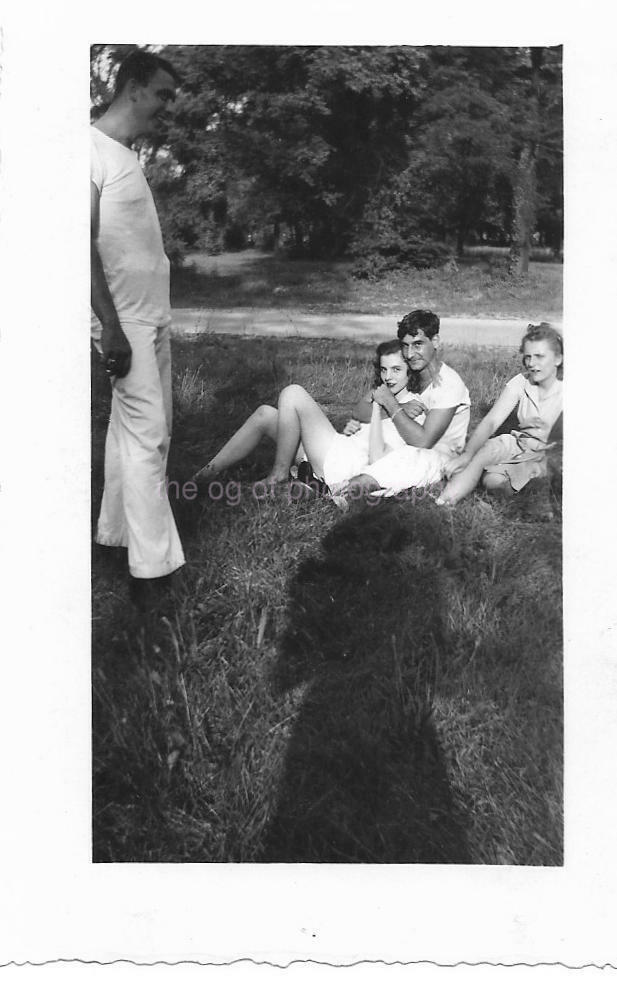 SHADOW MOMENT Vintage FOUND Photo Poster paintingGRAPH bw Original Snapshot JD 012 1 L