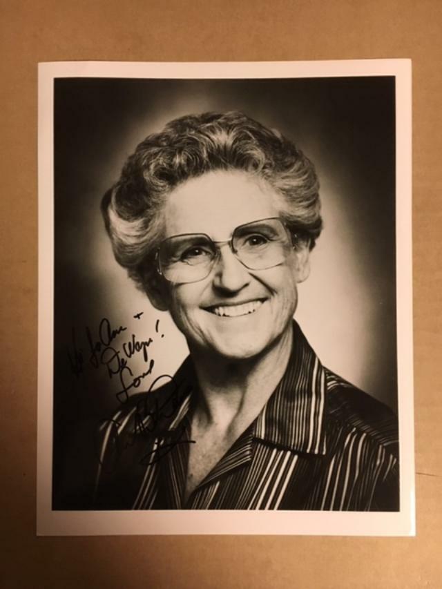 Ann B Davis Brady Bunch Signed 8x10 Photo Poster painting with Auction House COA