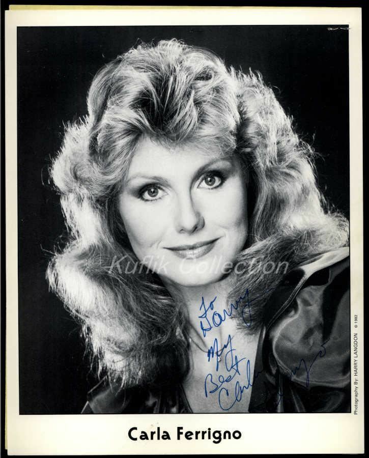 Carla Ferrigno - Signed Autograph Headshot Photo Poster painting - Black Roses